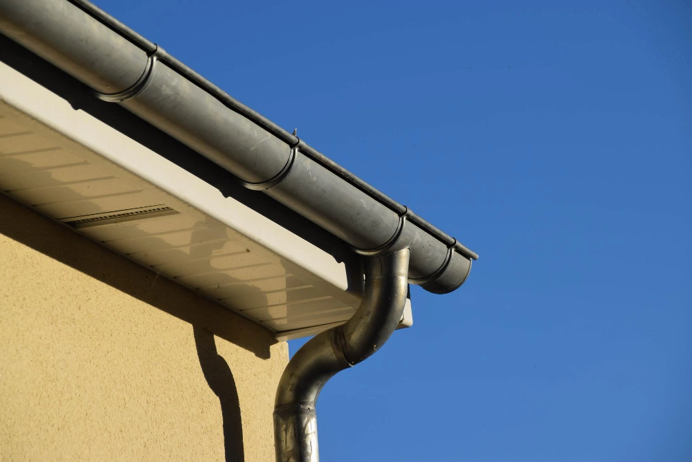 Damaged gutter section restoration